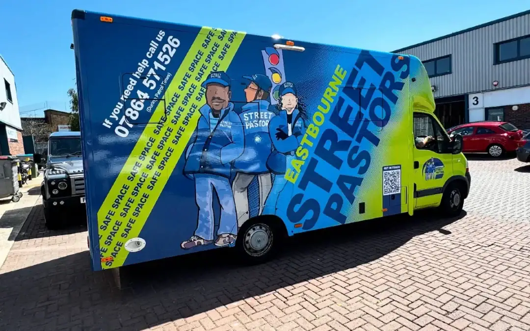 Van Sign Writing Ideas: Using Colours and Graphics to Draw Attention and Improve Brand Awareness